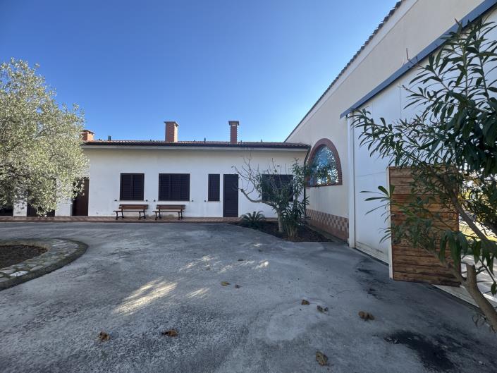 Image No.51-5 Bed Villa / Detached for sale