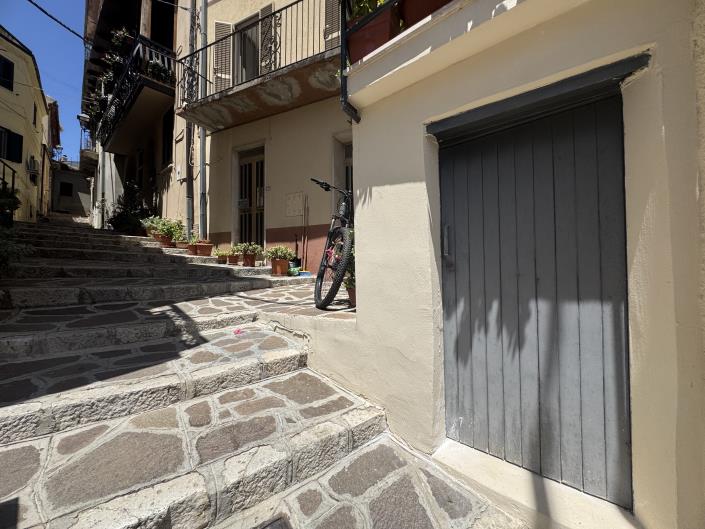 Image No.35-2 Bed Townhouse for sale