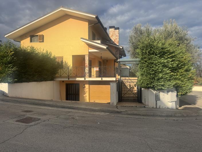 Image No.2-3 Bed House/Villa for sale
