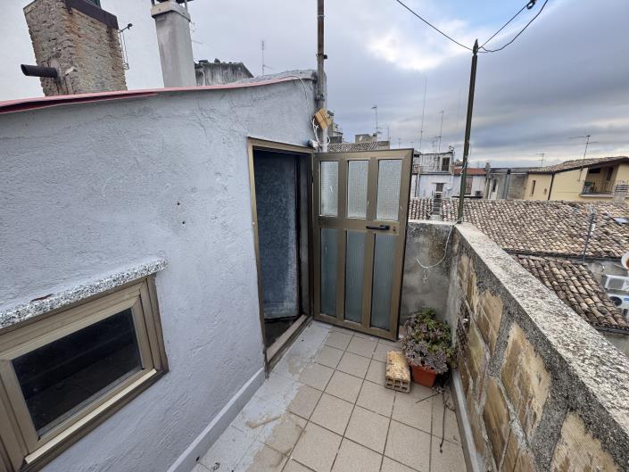 Image No.40-2 Bed Townhouse for sale