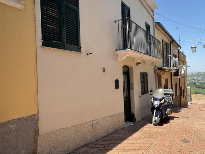 Image No.26-2 Bed Townhouse for sale