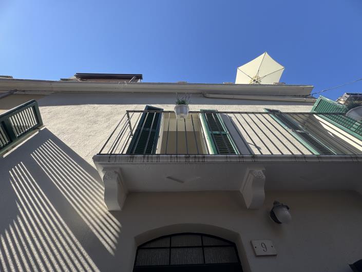 Image No.42-2 Bed Townhouse for sale
