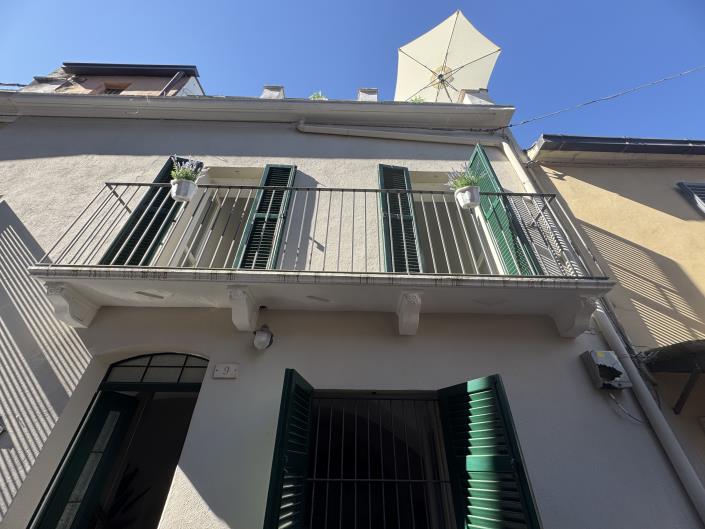Image No.43-2 Bed Townhouse for sale