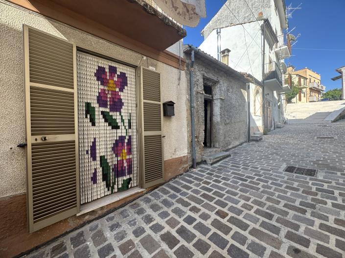 Image No.8-2 Bed Townhouse for sale