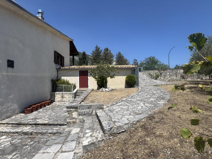 Image No.5-2 Bed Villa / Detached for sale