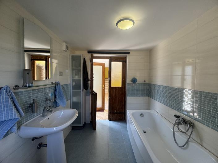 Image No.14-5 Bed Villa / Detached for sale