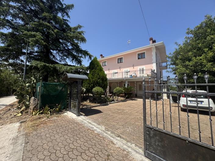 Image No.2-5 Bed Villa / Detached for sale