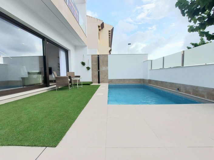 Image No.2-3 Bed Villa for sale