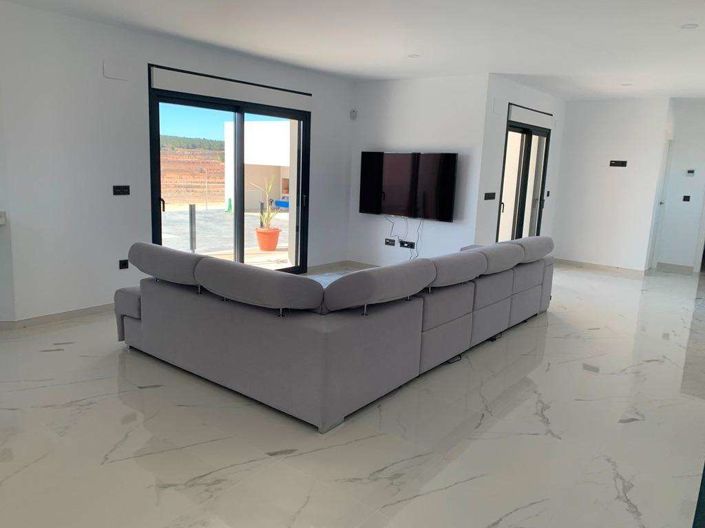 Image No.3-4 Bed Villa for sale