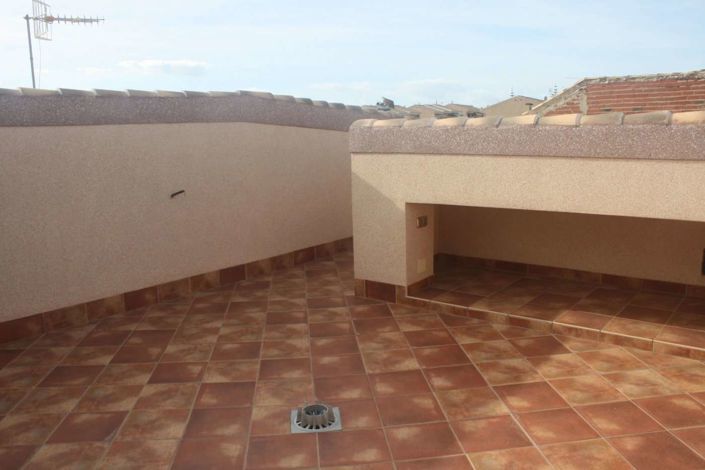 Image No.17-2 Bed Townhouse for sale
