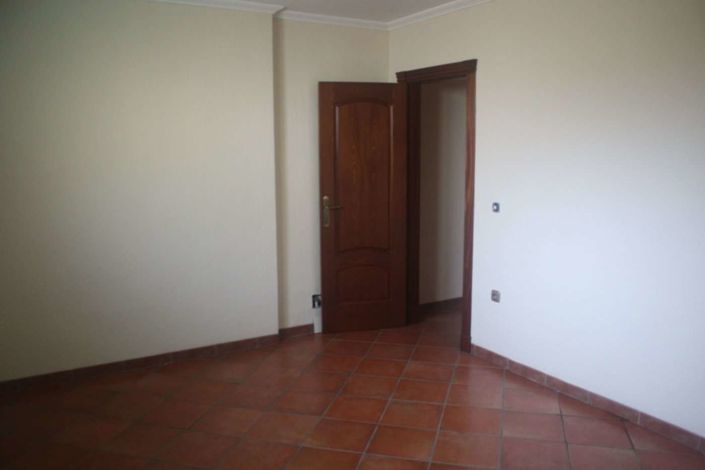 Image No.8-2 Bed Townhouse for sale