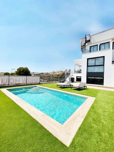 Image No.2-6 Bed Villa for sale