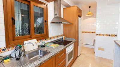 14644rare4bedroomsemidetachedvillawithlargega