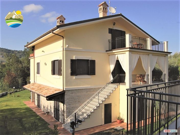 Image No.3-8 Bed Country House for sale