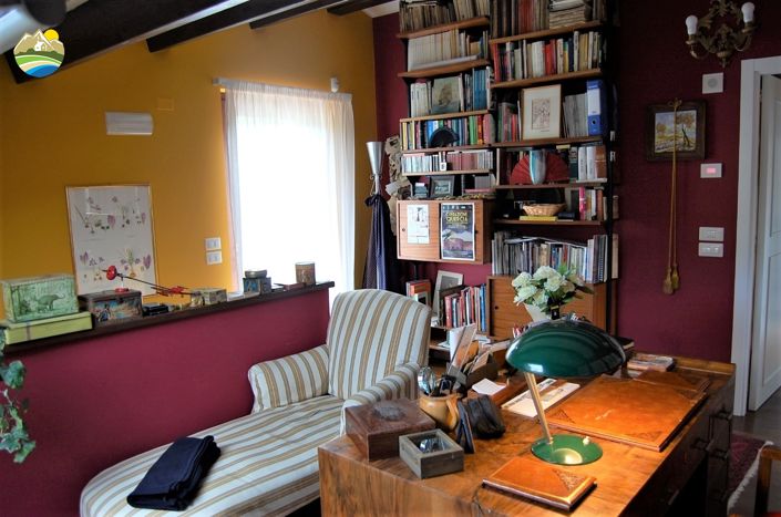 Image No.38-8 Bed Country House for sale