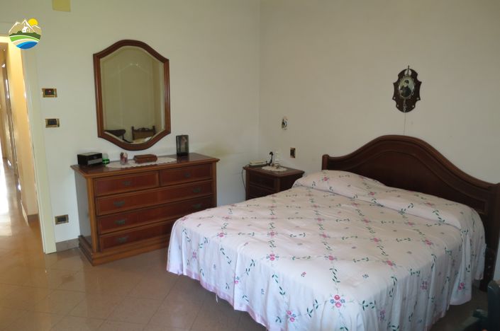 Image No.13-2 Bed Townhouse for sale