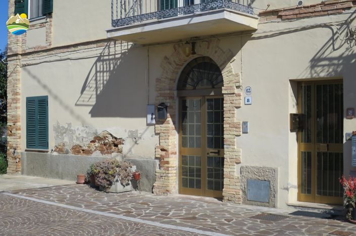 Image No.19-2 Bed Townhouse for sale