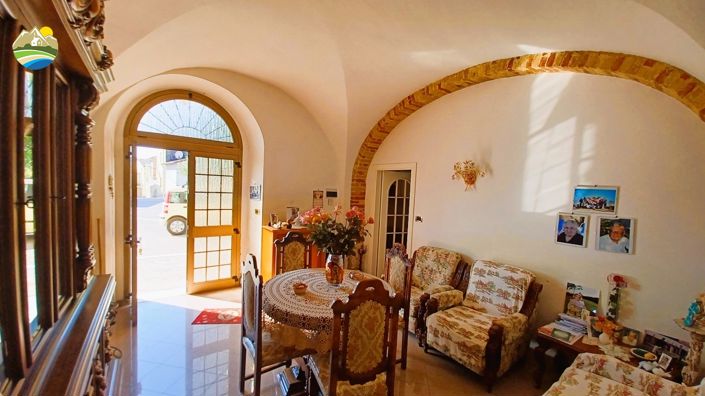 Image No.8-2 Bed Townhouse for sale
