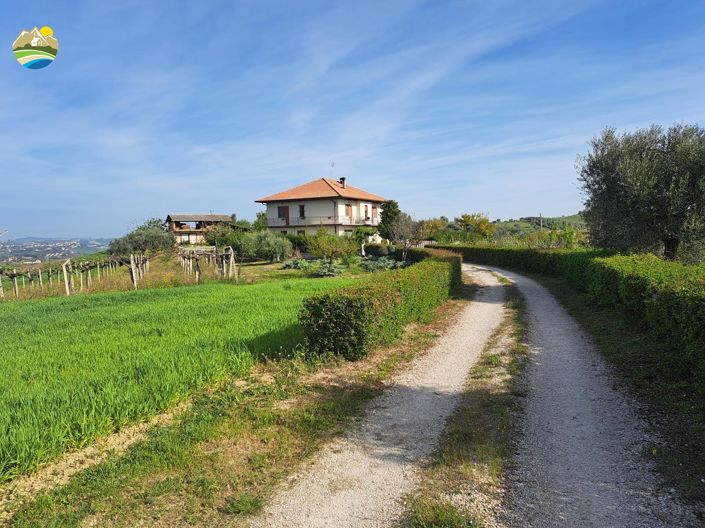 Image No.36-3 Bed Country House for sale