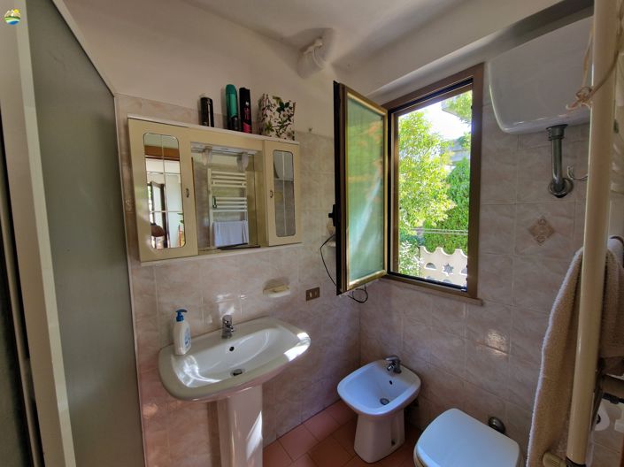 Image No.26-3 Bed Country House for sale