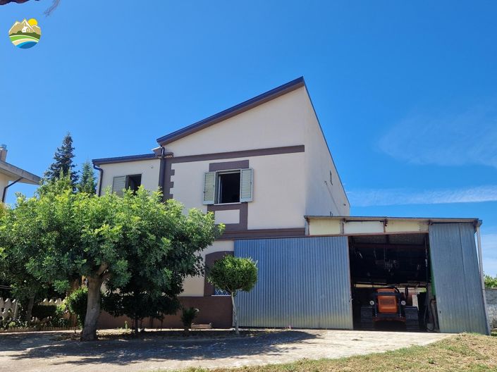 Image No.8-3 Bed Country House for sale