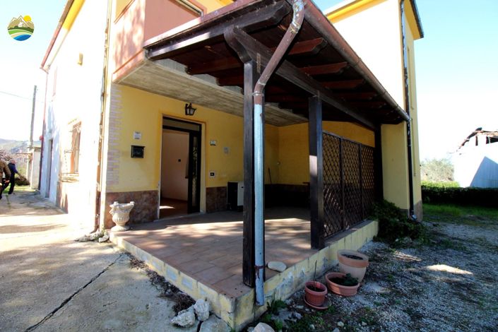 Image No.5-4 Bed Country House for sale