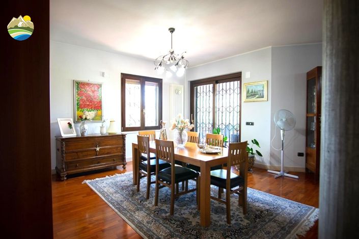 Image No.29-4 Bed Villa for sale