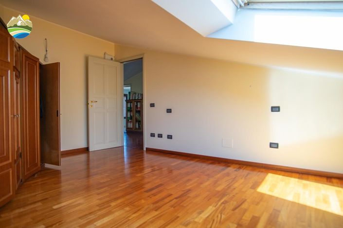 Image No.51-4 Bed Villa for sale