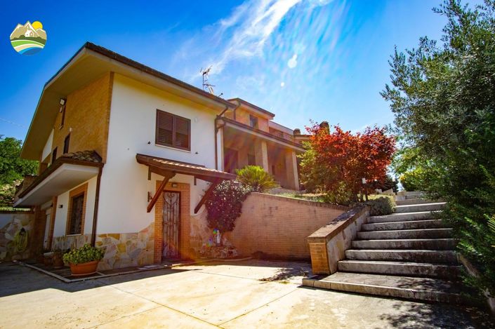 Image No.57-4 Bed Villa for sale