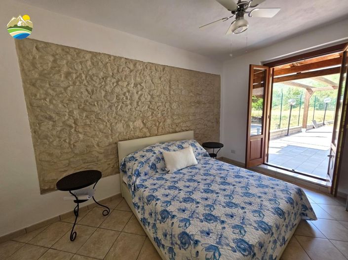 Image No.41-6 Bed Country House for sale