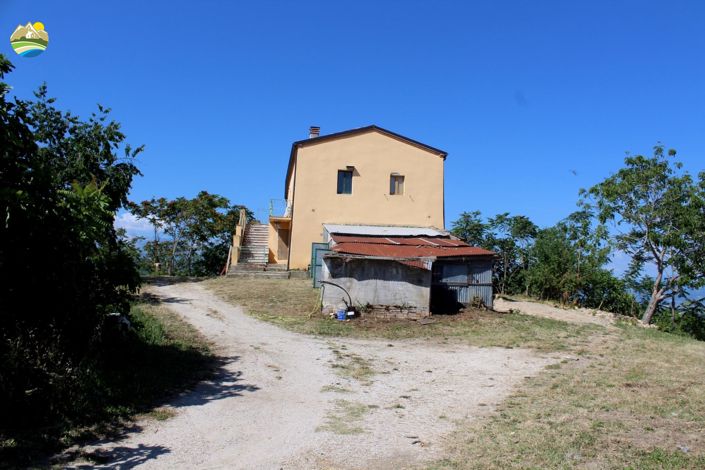 Image No.12-3 Bed Country House for sale