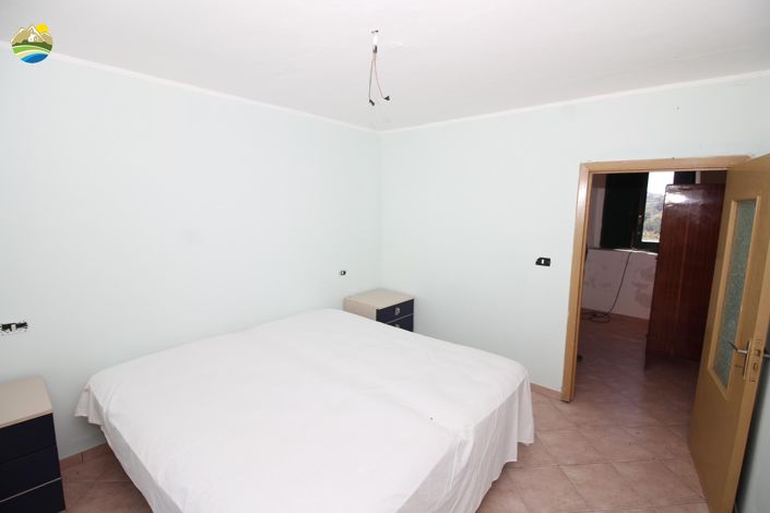 Image No.19-3 Bed Country House for sale