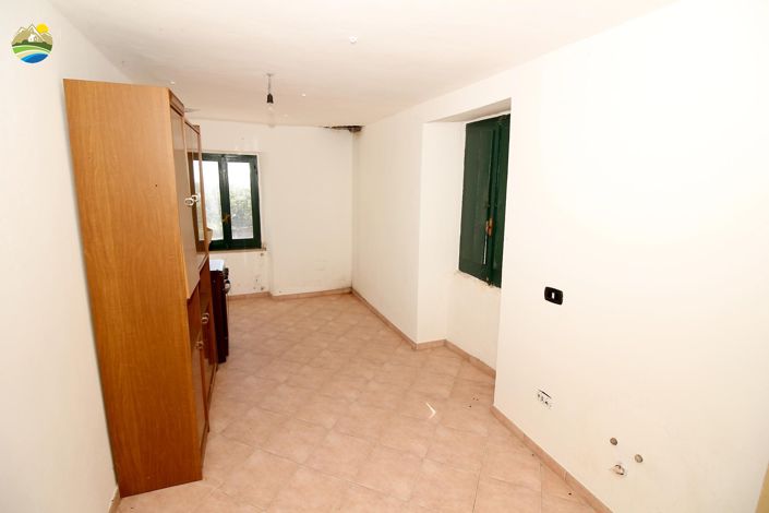 Image No.24-3 Bed Country House for sale