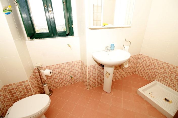 Image No.25-3 Bed Country House for sale