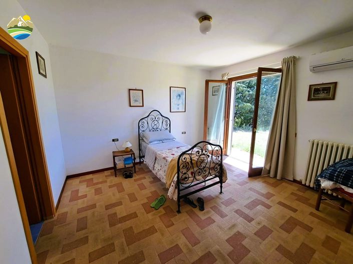 Image No.20-5 Bed Villa for sale
