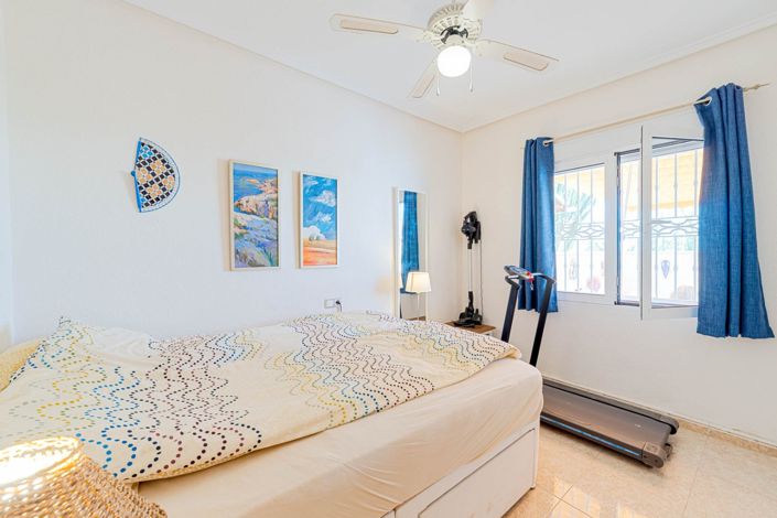 Image No.20-4 Bed Townhouse for sale
