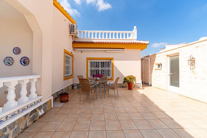 Image No.28-4 Bed Townhouse for sale