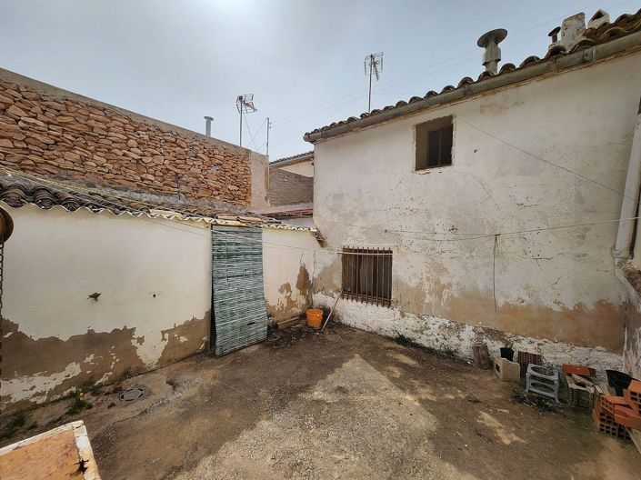 Image No.31-5 Bed Townhouse for sale