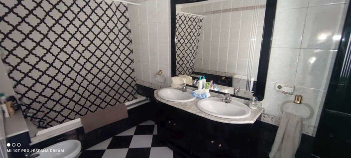 Image No.18-6 Bed Semi-Detached for sale