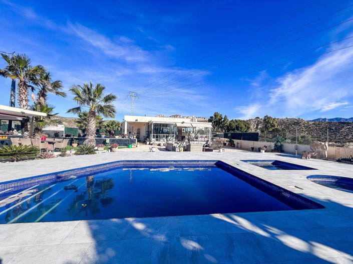 Image No.2-5 Bed Villa for sale