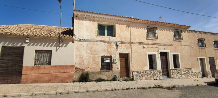 Image No.18-4 Bed Townhouse for sale