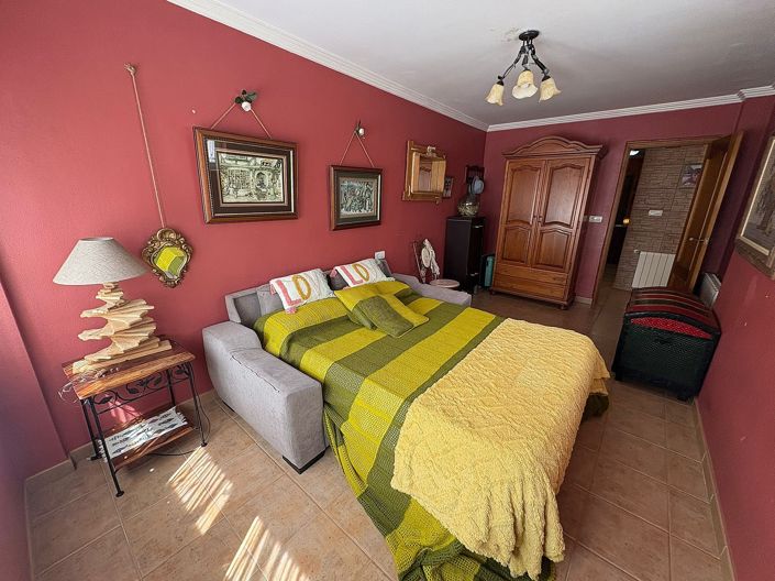 Image No.40-4 Bed Townhouse for sale