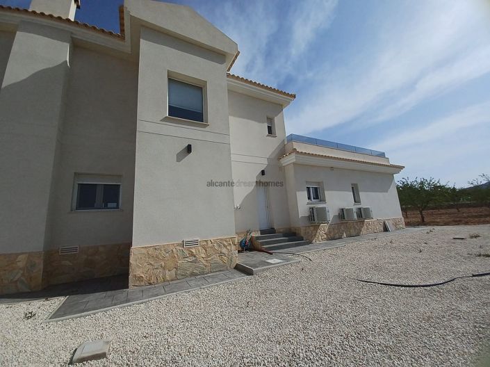 Image No.7-6 Bed Villa for sale