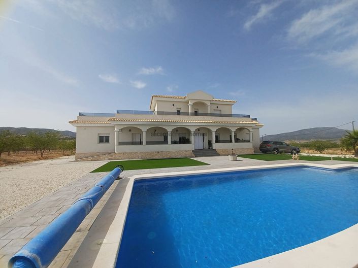 Image No.9-6 Bed Villa for sale