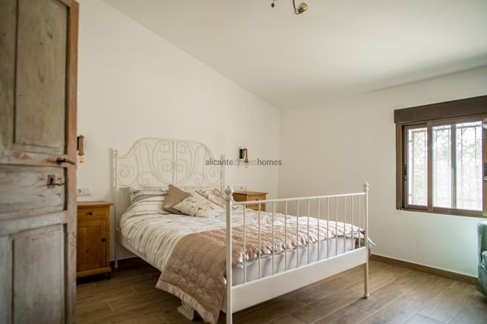 Image No.31-5 Bed Country House for sale