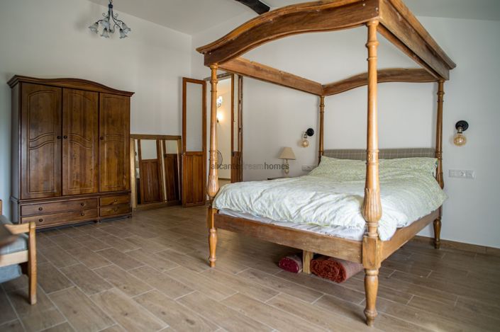 Image No.34-5 Bed Country House for sale