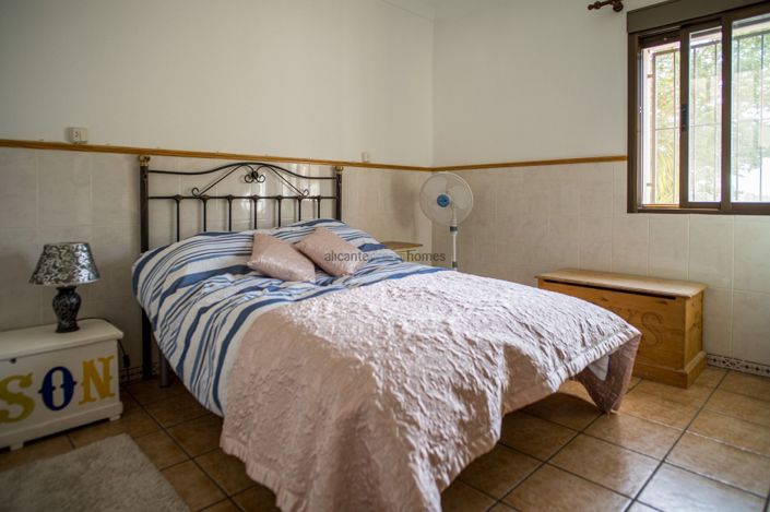 Image No.37-5 Bed Country House for sale