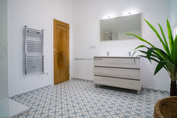 Image No.39-5 Bed Country House for sale