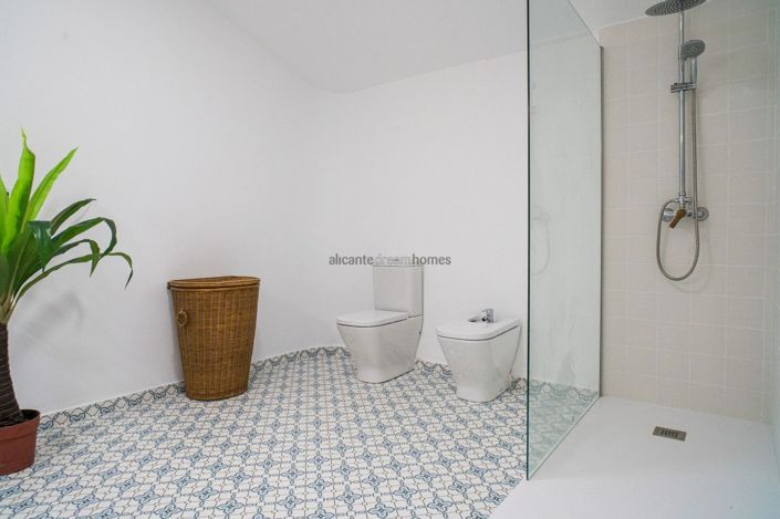 Image No.41-5 Bed Country House for sale
