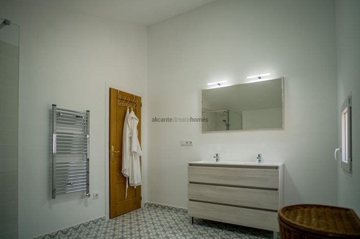 Image No.42-5 Bed Country House for sale